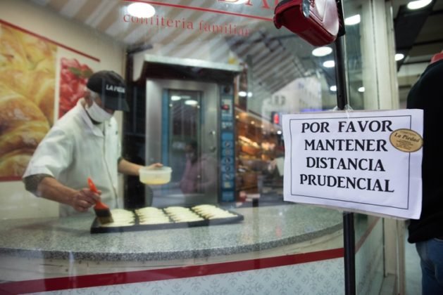 Los comercios también comenzaron a reactivarse, con estrictos protocolos sanitarios