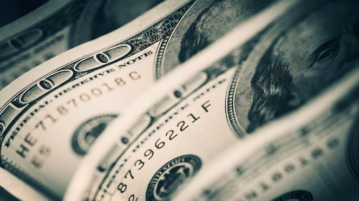 En Salta el dólar arrancó la semana a $527, un peso por debajo de la cotización récord del viernes