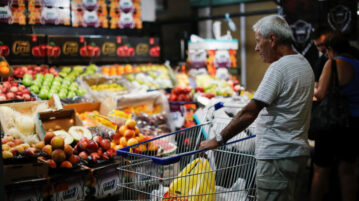 Los precios de los alimentos no desaceleraron en abril y empujan la inflación
