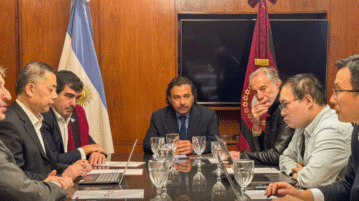 Empresarios del holding chino Fufeng Group, que evalúa una inversión de USD400 millones en Salta
