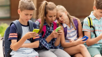 Uno de cada tres padres cree que dio acceso a las redes sociales demasiado pronto a su hijo